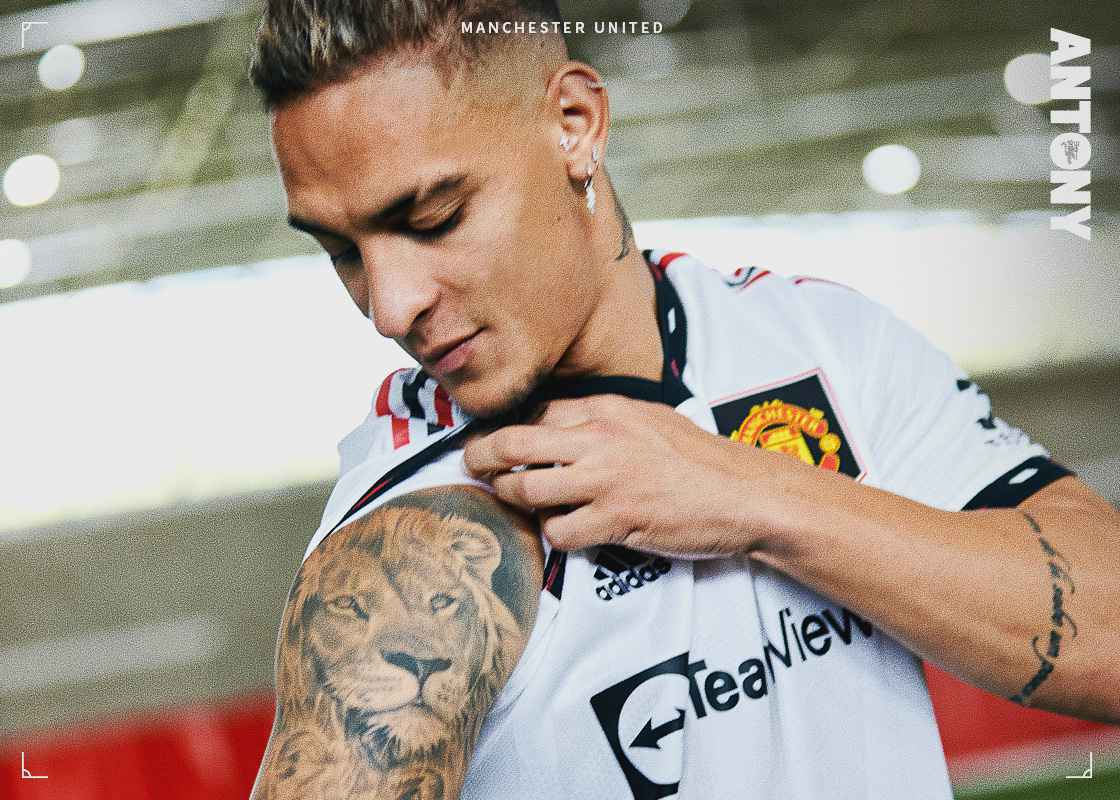 Manchester United confirm the signing of Antony; the second Brazilian